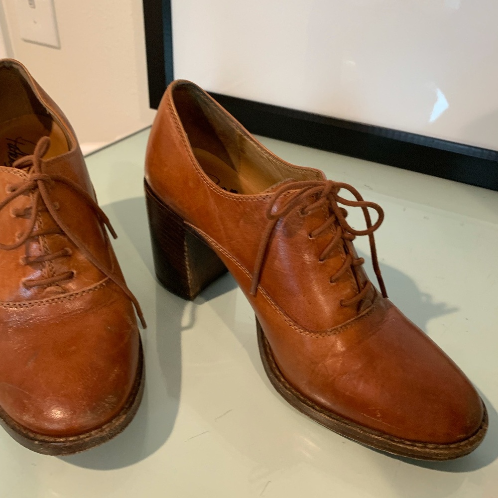 Patricia Nash lace up shoes with heal
